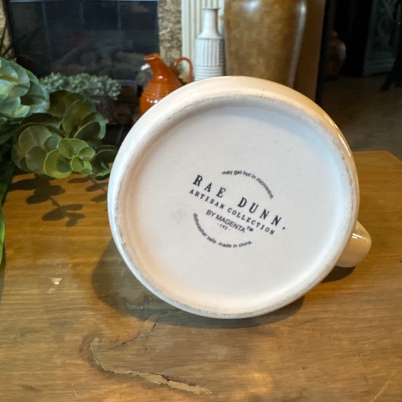 Rae Dunn Artisan Collection Easter “HOP TO IT” mug - New - Picture 6 of 6